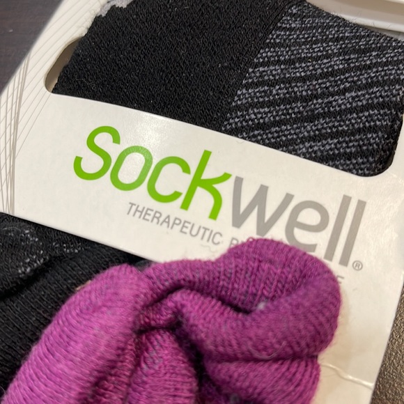 Sockwell Relaxed fit micro diabetic friendly merino wool ankle socks in black - Picture 2 of 6